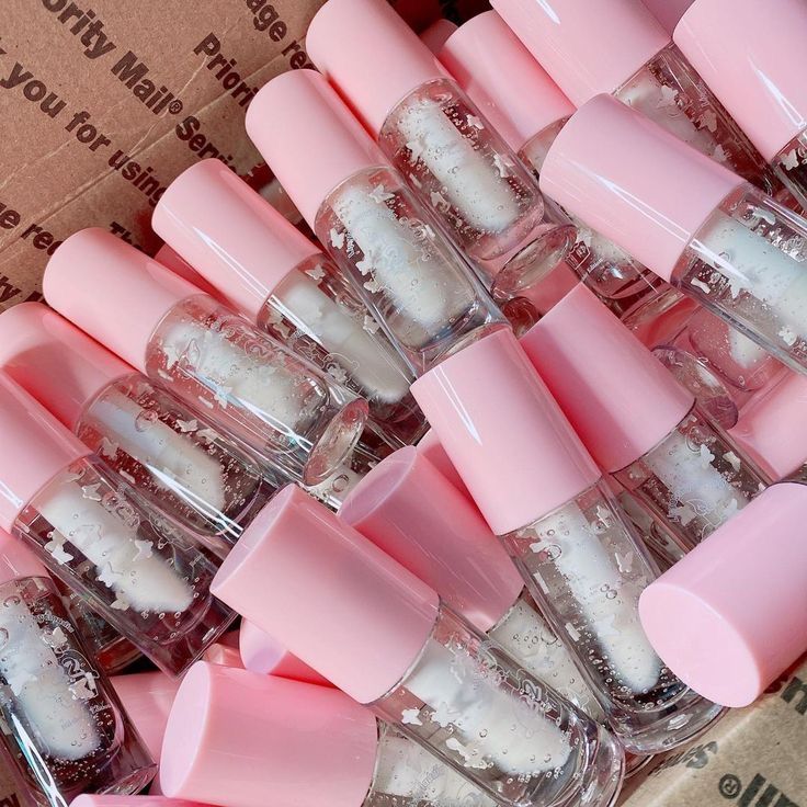 Hydrating and shiny lip oil