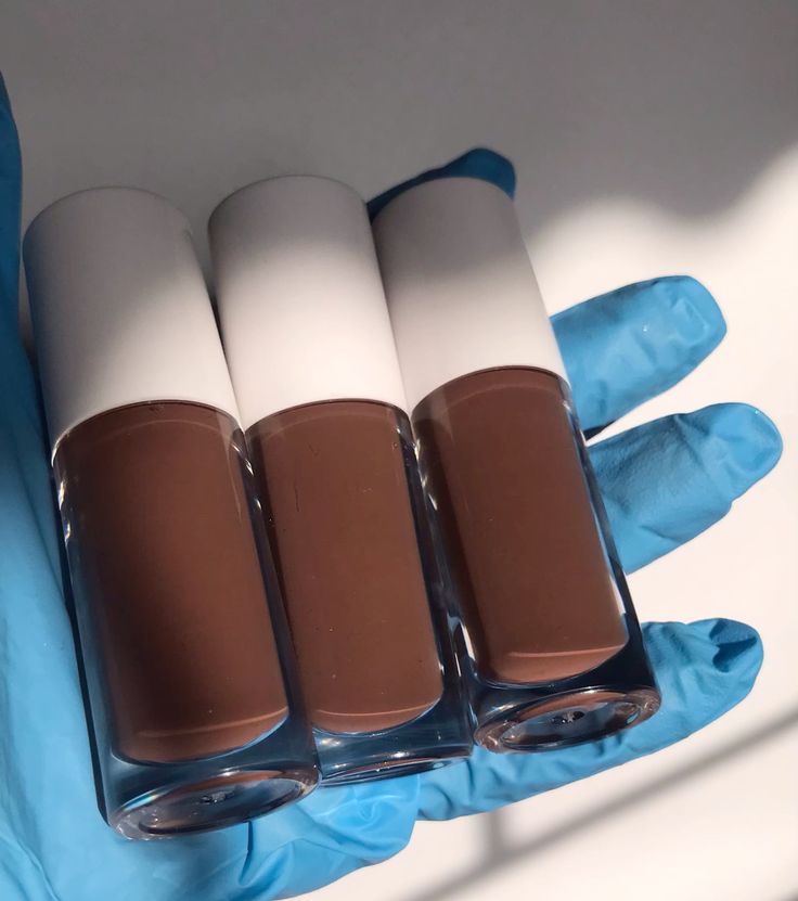 Cocoa kiss shiny lip gloss